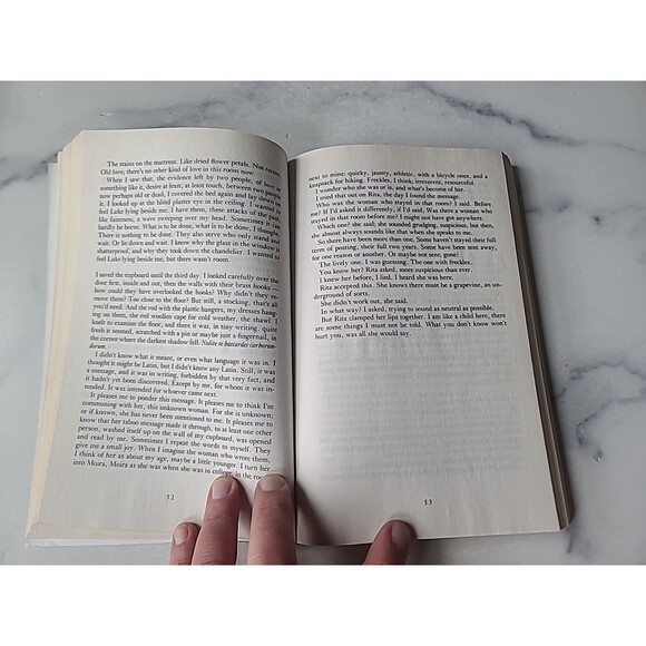 Handmaid's Tale (Movie Tie-In) by Margaret Atwood (2017, Trade Paperback) - Picture 6 of 10